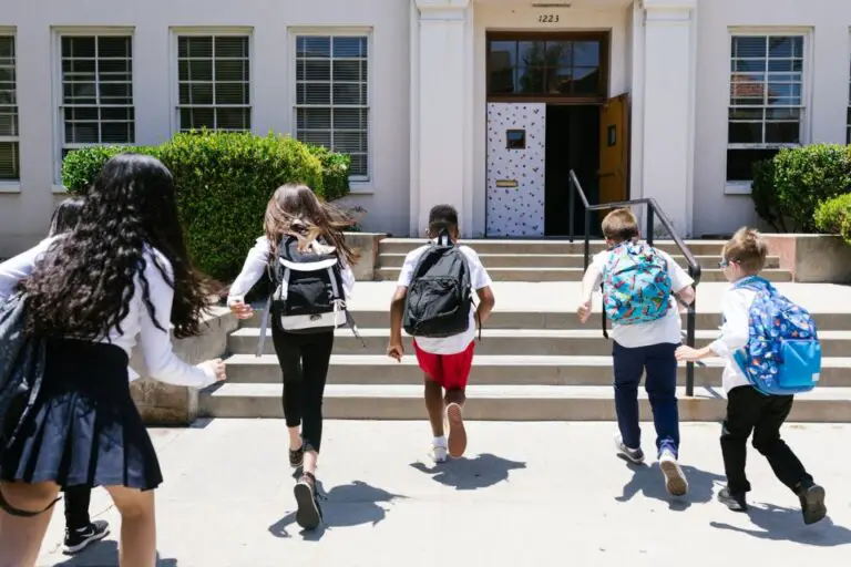 what-size-backpack-for-10-year-old-picking-the-perfect-backpack-size