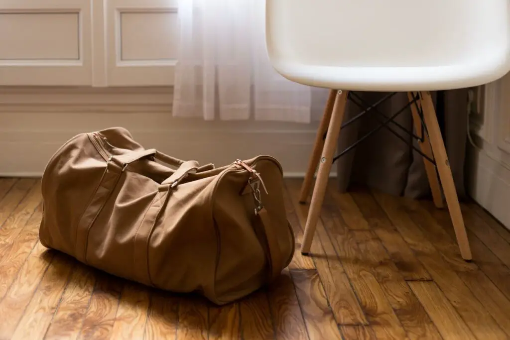 how-to-get-musty-smell-out-of-duffle-bag-elite-gear-space